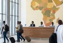 Illustration IA de voyageurs africains après la suppression du visa au Togo