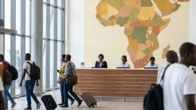 Illustration IA de voyageurs africains après la suppression du visa au Togo