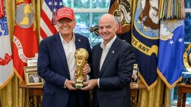 Donald Trump avec le trophée de la Coupe du monde