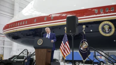 Trump dévoile son nouvel avion Air Force One offert par le Qatar et le surnomme « Maison Blanche volante ».