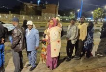 Des électeurs attendent devant un bureau de vote à Addis-Abeba lors des élections de 2026
