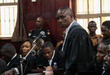 Erias Lukwago au tribunal en Ouganda