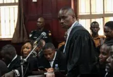Erias Lukwago au tribunal en Ouganda