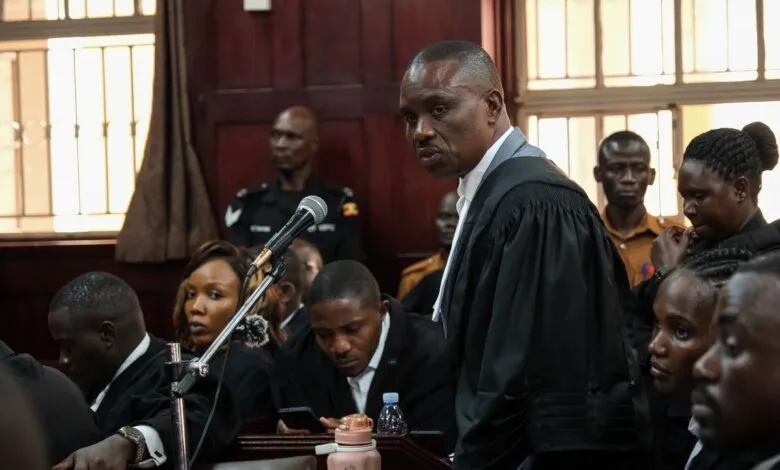 Erias Lukwago au tribunal en Ouganda