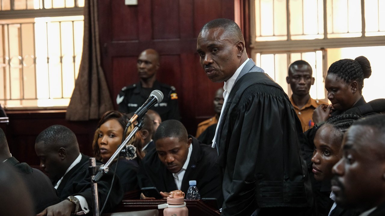 Ouganda : l’avocat de l’opposant Kizza Besigye inculpé pour « dissimulation de trahison »