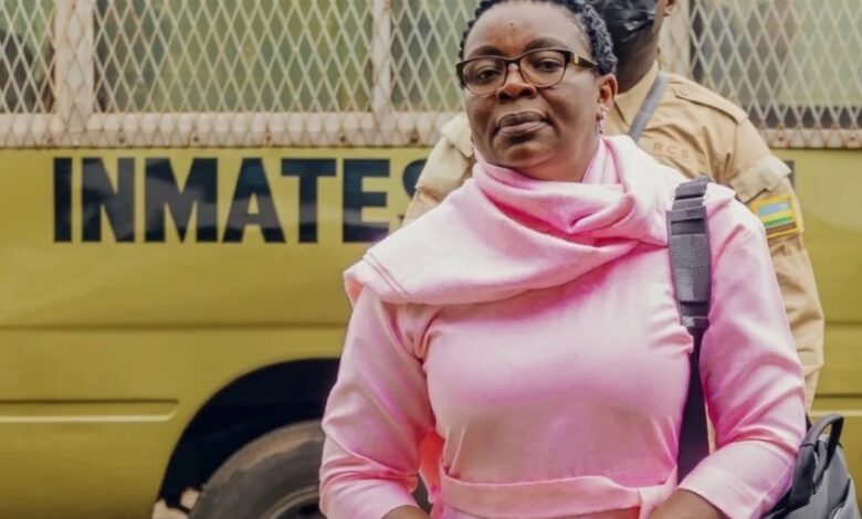 Victoire Ingabire devant le tribunal a Kigali