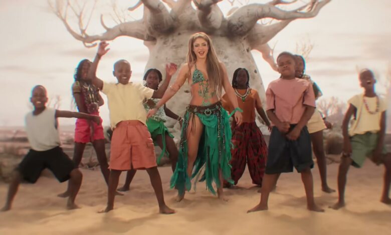 Shakira avec les Ghetto Kids dans le clip Dai Dai