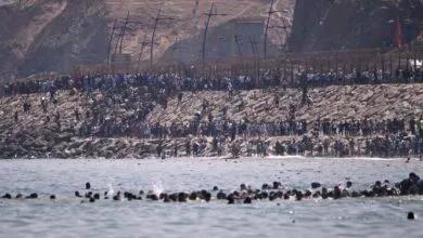 L’Espagne déclare l’état d’urgence humanitaire après l’arrivée à la nage de milliers de migrants en provenance du Maroc (Vidéos)