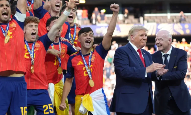 Remise du trophée de la Coupe du monde – Trump provoque un moment gênant lors de la cérémonie