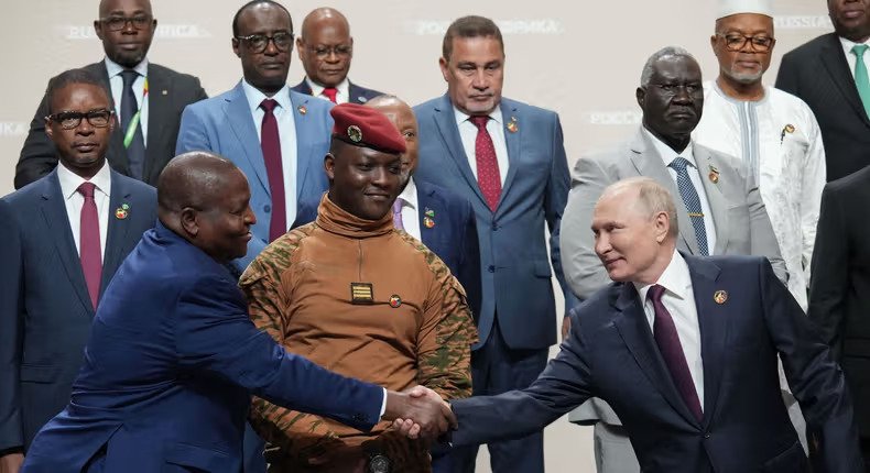 Un autre pays africain met en garde ses citoyens concernant la tromperie présumée de la Russie