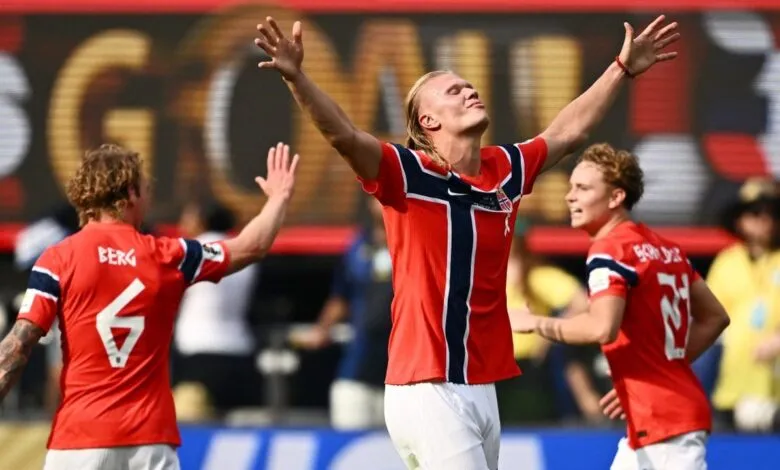 Erling Haaland célèbre avec la Norvège après son doublé contre le Brésil au Mondial 2026