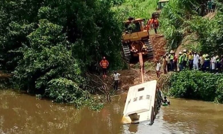 Le car tombé dans le fleuve Bafing pendant les opérations de secours en Côte d’Ivoire