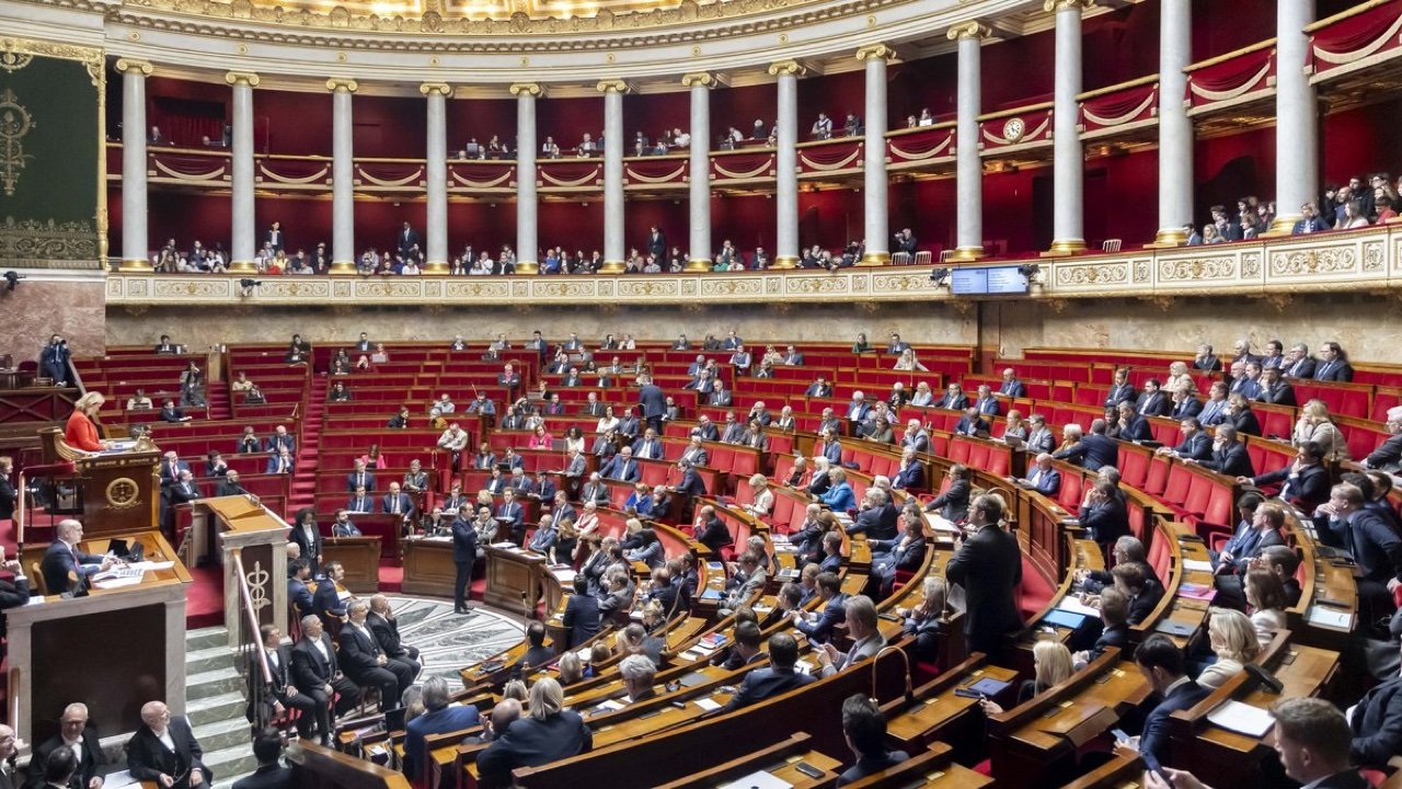 France : les réseaux sociaux interdits aux moins de 15 ans après le vote du Parlement