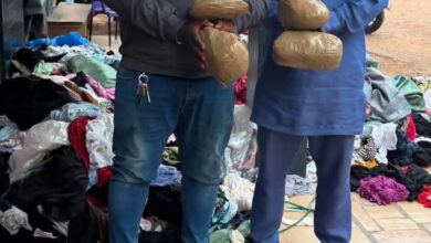 Des colis suspects saisis avec des vêtements au marché d’Asawase