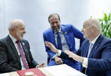 Gianni Infantino échange avec Luiz Inácio Lula da Silva