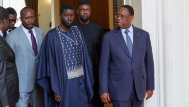 Bassirou Diomaye Faye et Macky Sall au palais présidentiel à Dakar