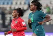 Une joueuse du Malawi face à une joueuse du Nigeria à la CAN féminine 2026