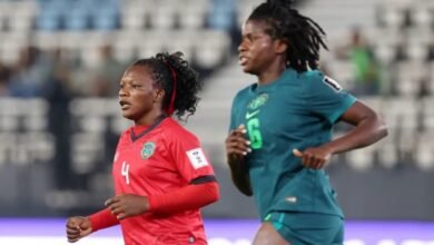 Une joueuse du Malawi face à une joueuse du Nigeria à la CAN féminine 2026