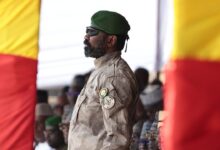 Un membre des forces maliennes lors d’un événement officiel