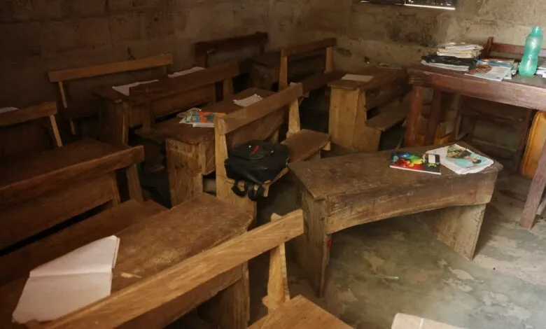 Salle de classe vide dans une école au Nigeria