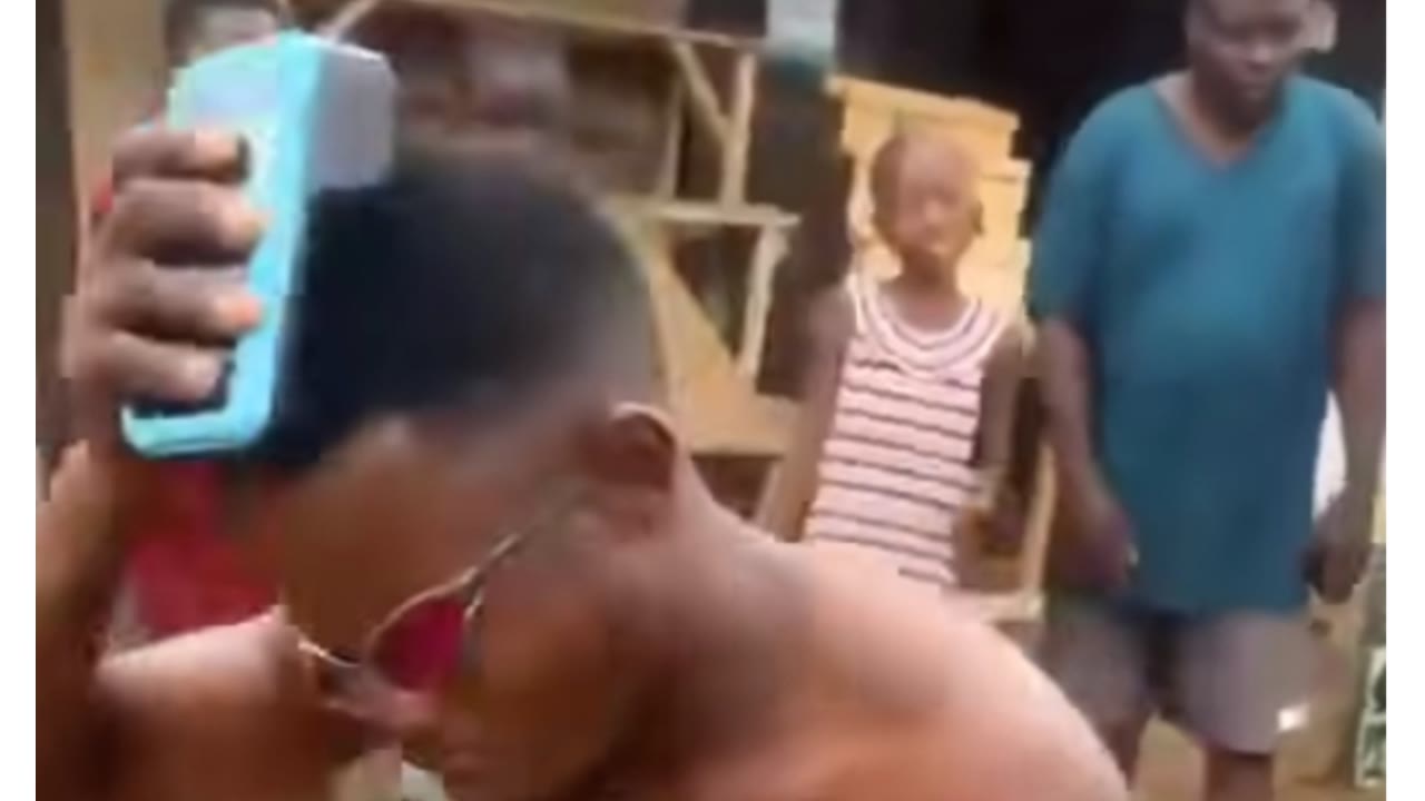 Nigeria : forcé à danser avec un terminal de paiement sur la tête, quatre suspects arrêtés