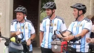 Trois supporters argentins à vélo pour rejoindre le Mondial 2026 et tenter de rencontrer Lionel Messi