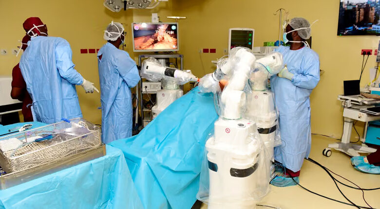 Le-Kenya-entre-dans-l_histoire-de-la-médecine-un-robot-a-participé-à-une-intervention-chirurgical
