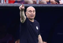 L’entraîneur de l’équipe nationale égyptienne s’évanouit après avoir vu ses deux épouses se disputer