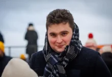 Un vendeur de voitures belge devient prince après qu’un test ADN confirme sa filiation royale.