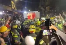 Secouristes lors du sauvetage d’une femme à Pereira en Colombie
