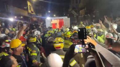 Secouristes lors du sauvetage d’une femme à Pereira en Colombie