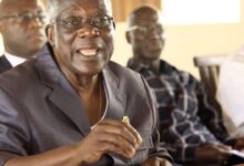 Alphonse Djédjé Mady lors d’une rencontre politique