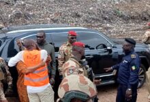 Mamadi Doumbouya lors de sa visite à la décharge de Dar-es-Salam à Conakry