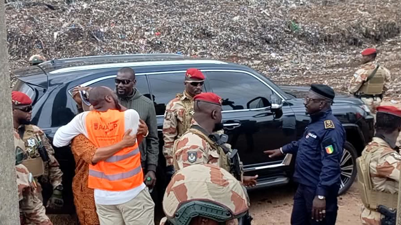 Guinée : Doumbouya auprès des familles après le drame de Dar-es-Salam