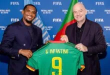 Samuel Eto’o aux côtés de Gianni Infantino