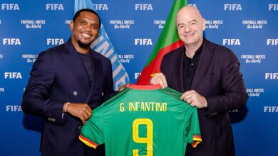 Samuel Eto’o aux côtés de Gianni Infantino