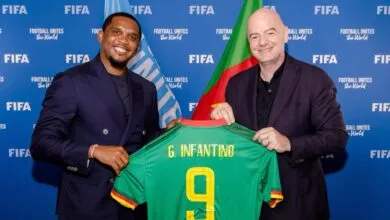 Samuel Eto’o aux côtés de Gianni Infantino