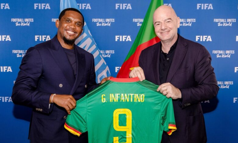 Samuel Eto’o aux côtés de Gianni Infantino