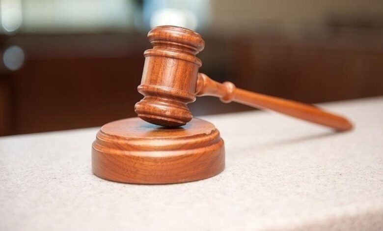 Marteau de juge illustrant l’enquête sur les violences à Kossandji