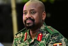 Muhoozi Kainerugaba en uniforme militaire