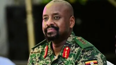 Muhoozi Kainerugaba en uniforme militaire