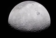 Surface cratérisée de la Lune photographiée par la NASA