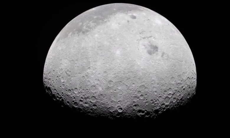 Surface cratérisée de la Lune photographiée par la NASA
