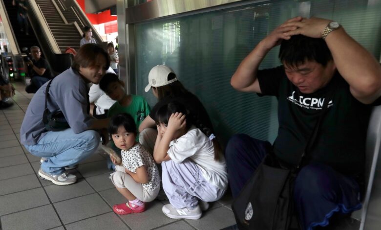 Des habitants participent à un exercice de défense dans le métro de Taipei