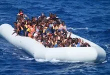 Plusieurs migrants à bord d'une embarcation pneumatique en Méditerranée