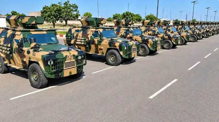 Le Burkina Faso rejette les blindés occidentaux et dévoile du matériel de guerre fabriqué localement