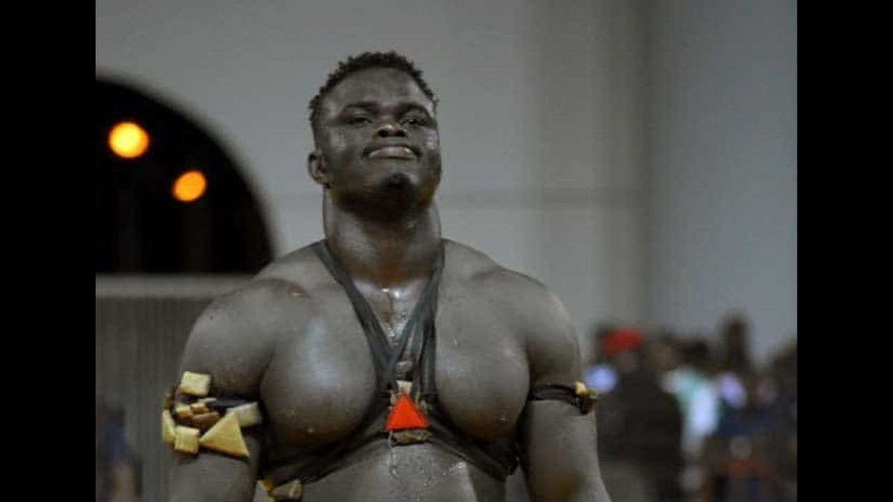 Sénégal : Le lutteur Reug Reug placé en garde à vue pour une affaire présumée de faux billets