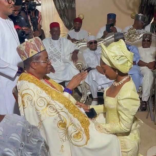 Nigeria : À 74 ans, un ex-sénateur épouse Winifred (18 ans), la meilleure amie de sa petite-fille