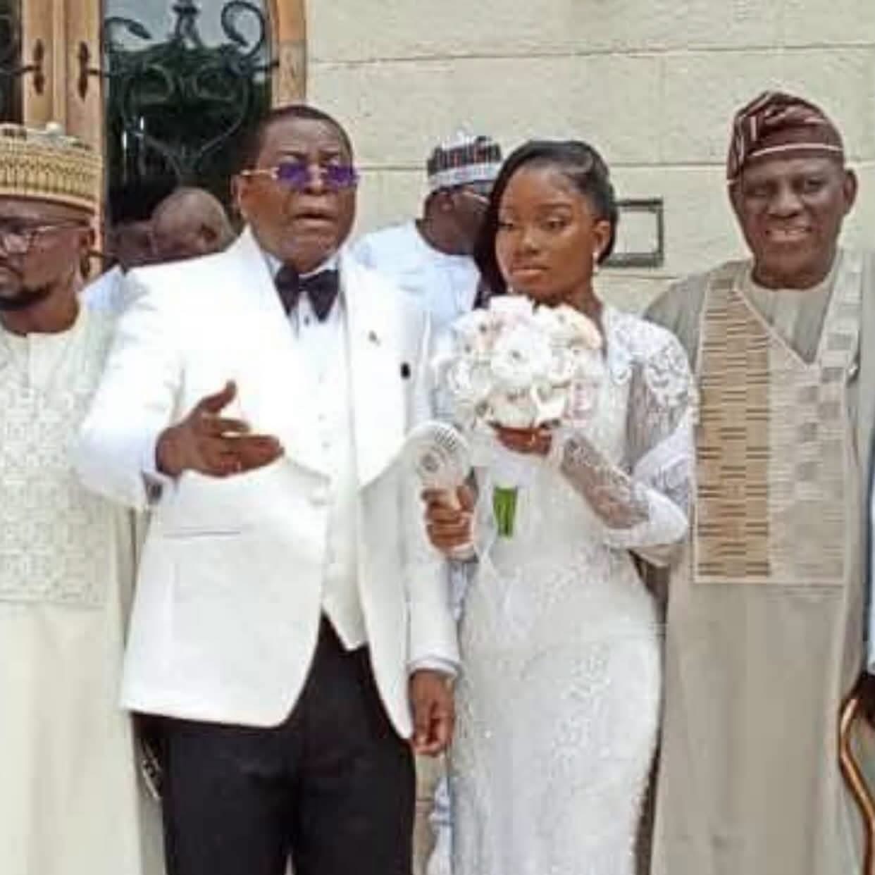 Nigeria : À 74 ans, un ex-sénateur épouse Winifred (18 ans), la meilleure amie de sa petite-fille