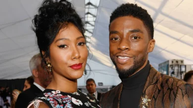 La famille de Chadwick Boseman est en conflit avec sa veuve au sujet d&rsquo;un documentaire qu&rsquo;elle produit